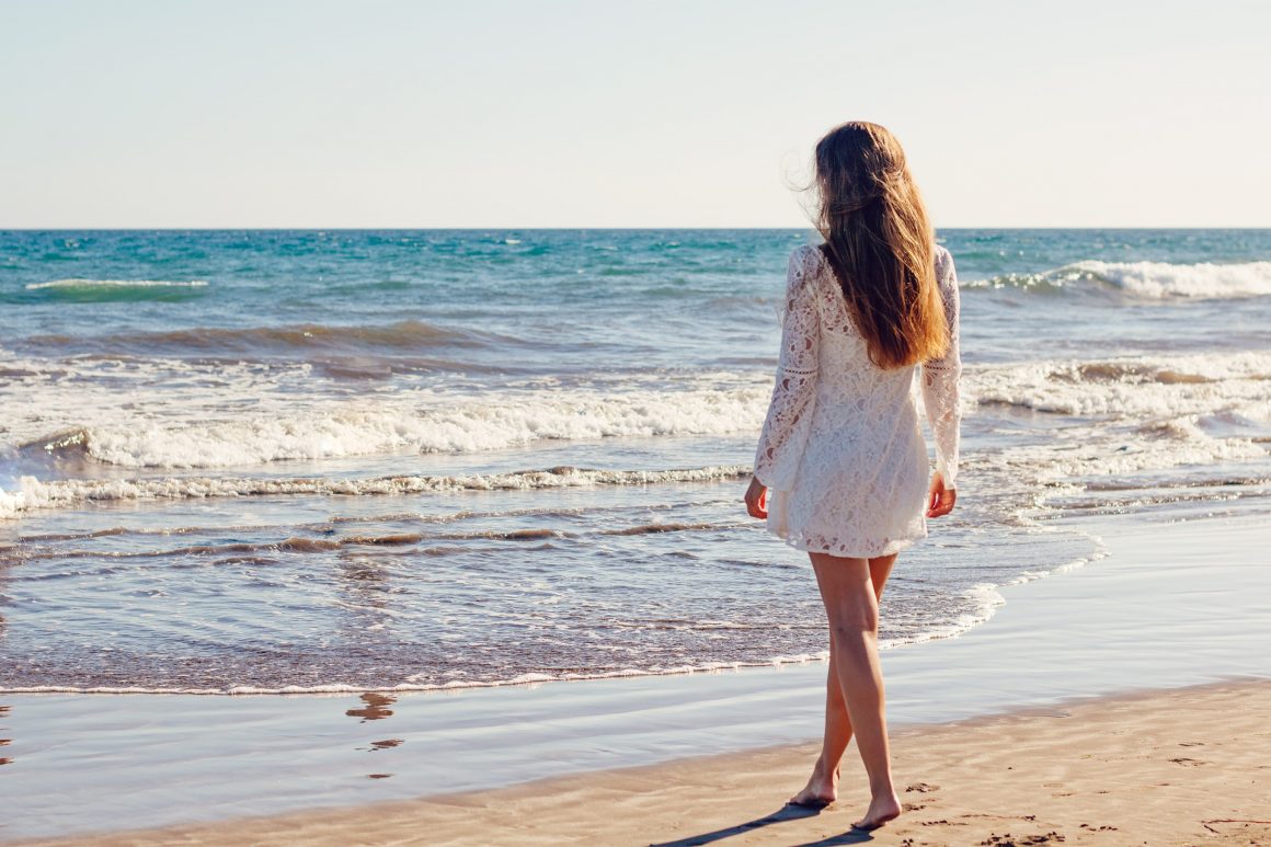 Prendersi cura dei capelli stressati dal sole